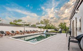 Villa Leny With Pool